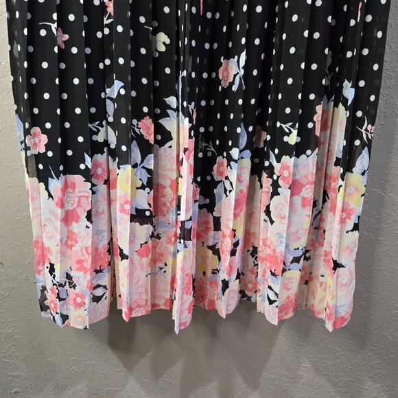 Elle Tank Dress, Elastic waist, polka dot w/flower print, Adjustable straps, Lg - Picture 3 of 9